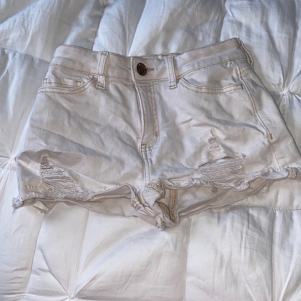 Adorable Preppy White Shorts Size 25w (would keep if they still fit)